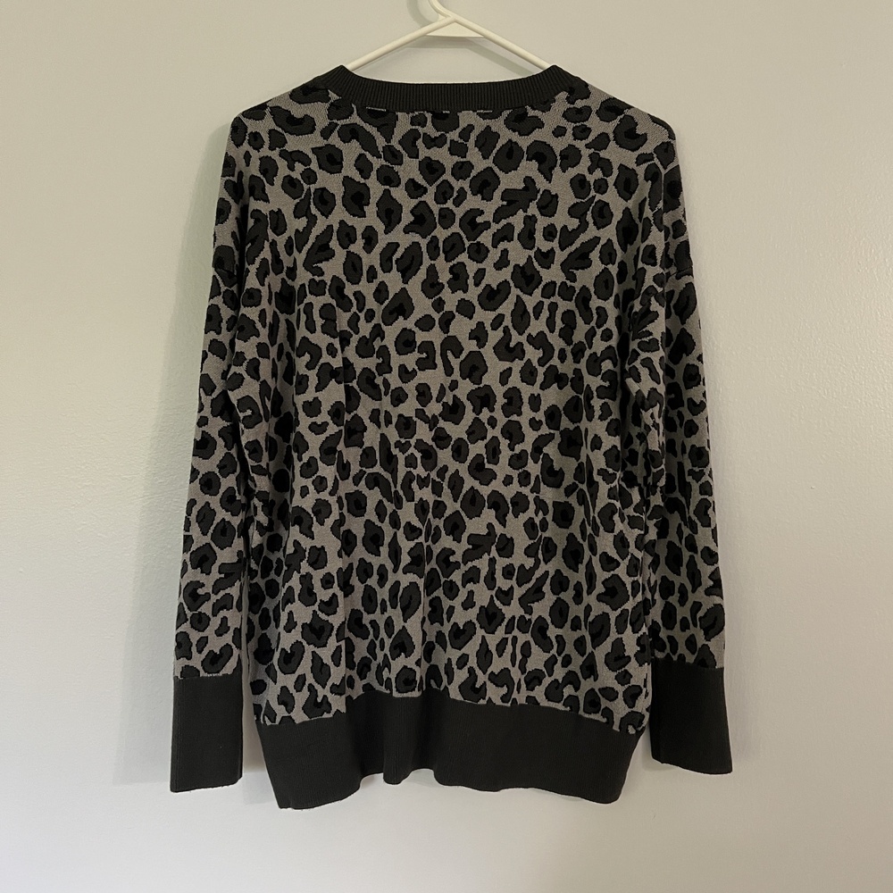 Isaac Mizrahi Sweater Large Grey Black Leopard Crew Neck Pullover Chic Modern - Picture 3 of 3